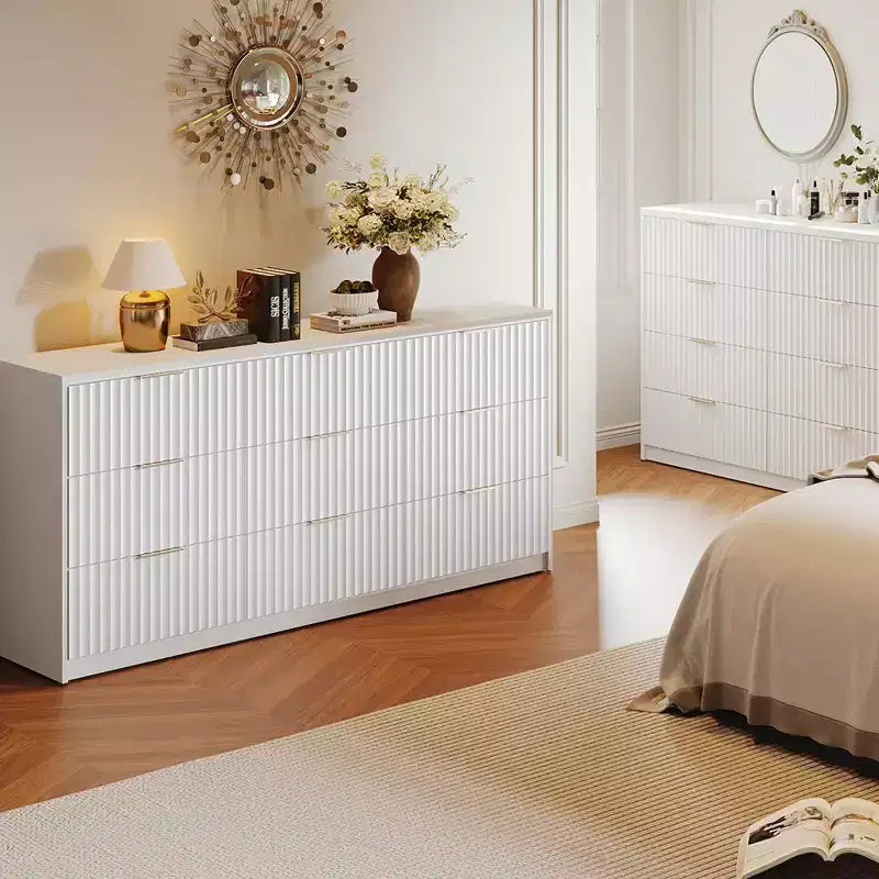 Commode cannelée 63" à 8/9 tiroirs - Grand meuble de rangement en bois avec poignées métalliques et dispositif anti-basculement pour chambre à coucher, salon