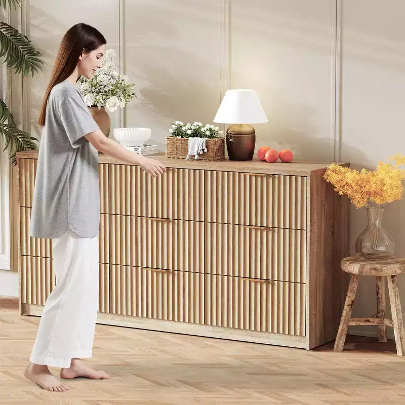 Commode cannelée 63" à 8/9 tiroirs - Grand meuble de rangement en bois avec poignées métalliques et dispositif anti-basculement pour chambre à coucher, salon