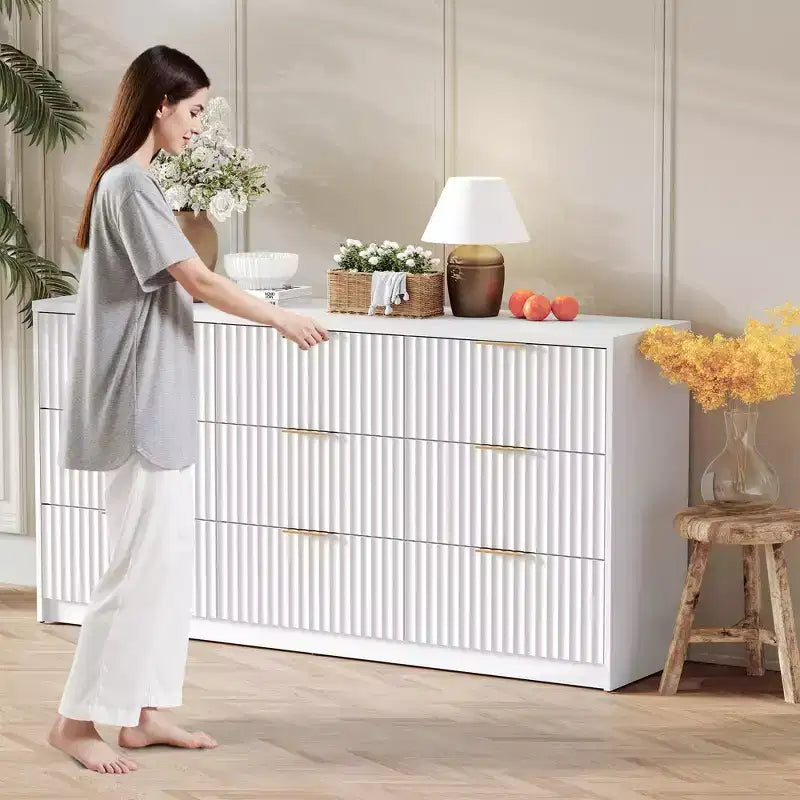 Commode cannelée 63" à 8/9 tiroirs - Grand meuble de rangement en bois avec poignées métalliques et dispositif anti-basculement pour chambre à coucher, salon