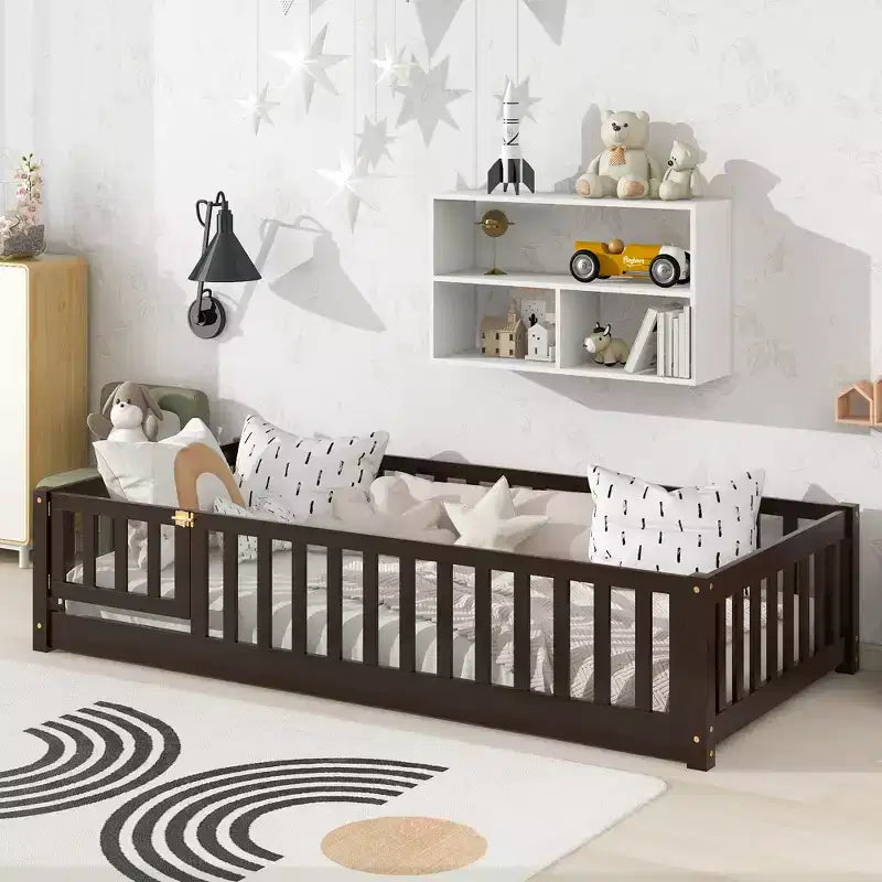 Lit jumeau au sol avec clôture et porte, cadre de lit Montessori bas pour enfants, bois d'hévéa, barrières de sécurité, assemblage facile