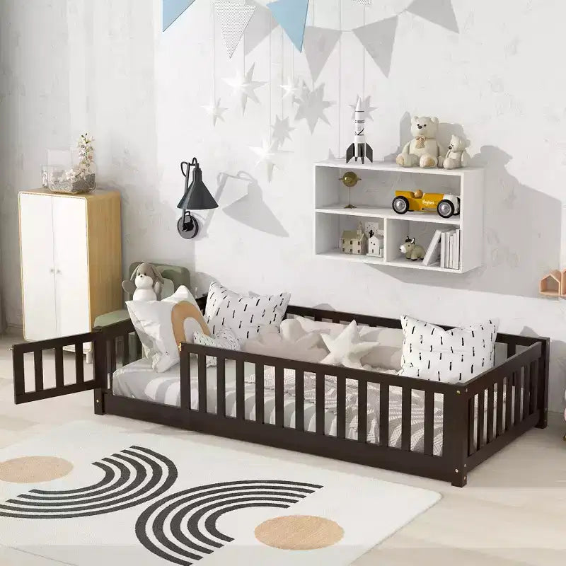 Lit jumeau au sol avec clôture et porte, cadre de lit Montessori bas pour enfants, bois d'hévéa, barrières de sécurité, assemblage facile