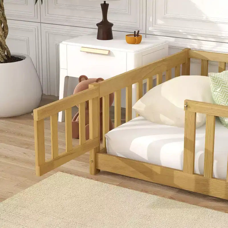 Lit jumeau au sol avec clôture et porte, cadre de lit Montessori bas pour enfants, bois d'hévéa, barrières de sécurité, assemblage facile