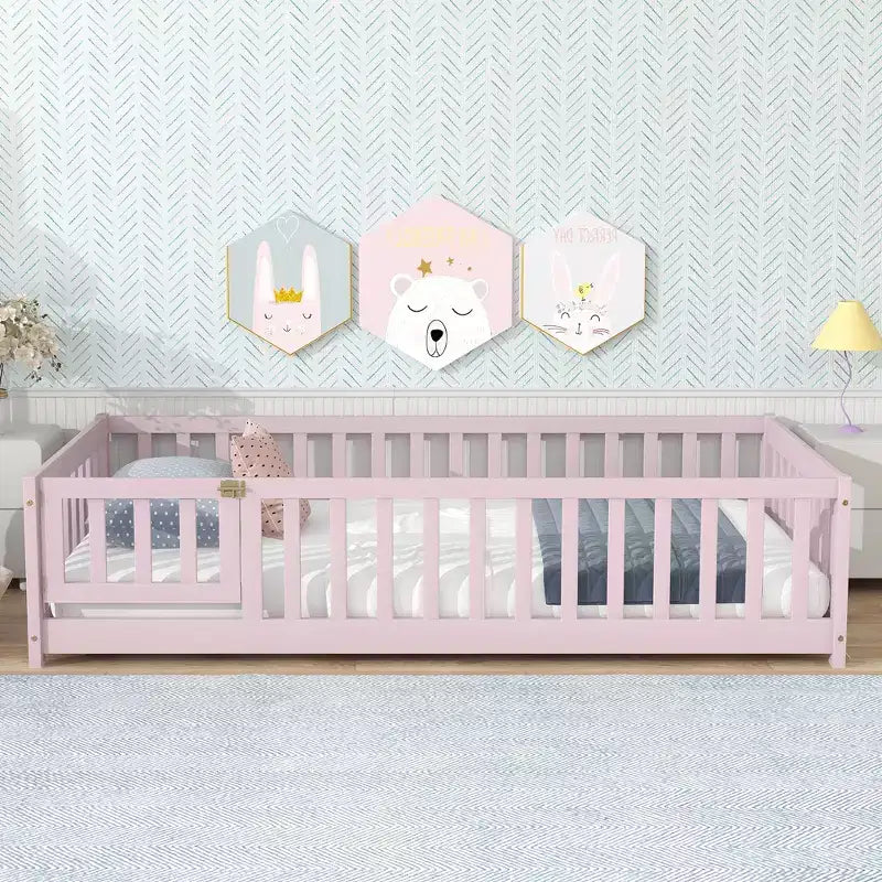 Lit jumeau au sol avec clôture et porte, cadre de lit Montessori bas pour enfants, bois d'hévéa, barrières de sécurité, assemblage facile