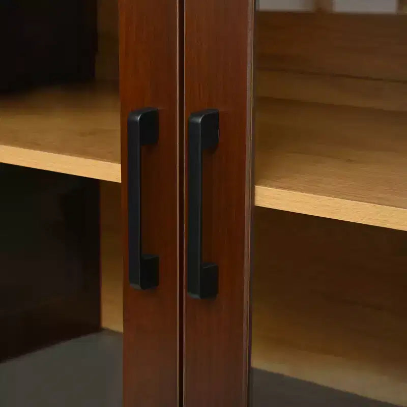 Console TV de style champêtre avec portes en verre semi-cintrées, peut accueillir des téléviseurs jusqu'à 70", buffet en grain de bois avec, Noyer réglable