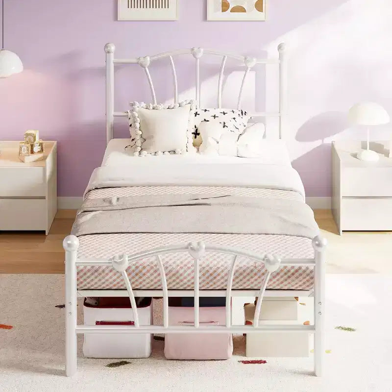Cadre de lit en métal en forme de cœur avec tête de lit et pied de lit - Support à lattes solide, espace de rangement sous le lit pour chambre à coucher