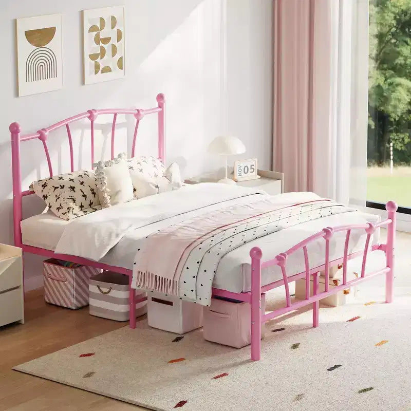 Cadre de lit en métal en forme de cœur avec tête de lit et pied de lit - Support à lattes solide, espace de rangement sous le lit pour chambre à coucher
